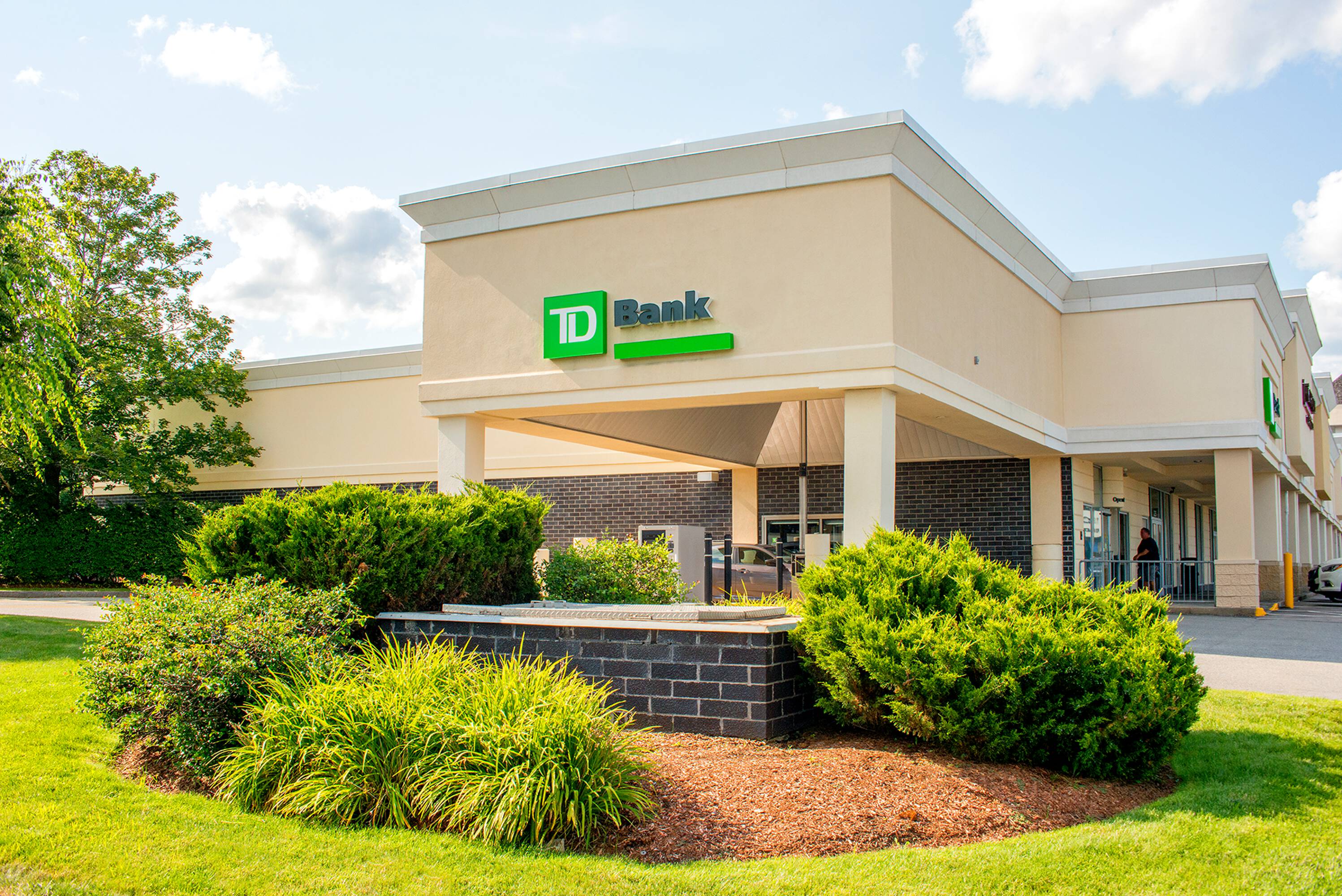 225 Daniel ster Hwy, Nashua, NH 03060