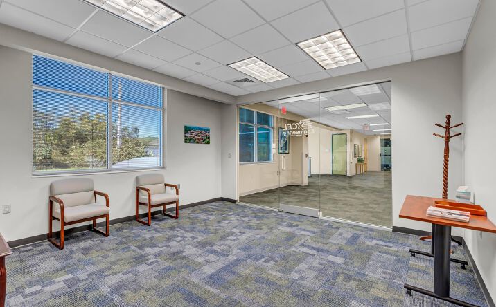 Pictures of Office property located at 575 Oak Ridge Turnpike, Oak Ridge, TN 37830 for lease - image #1
