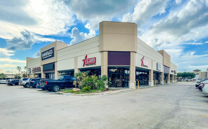 Pictures of Retail property located at 9798 Bellaire Blvd, Houston, TX 77036 for lease - image #1