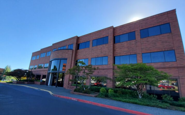 Pictures of Office property located at 10121 SE Sunnyside Rd, Clackamas, OR 97015 for lease - image #1