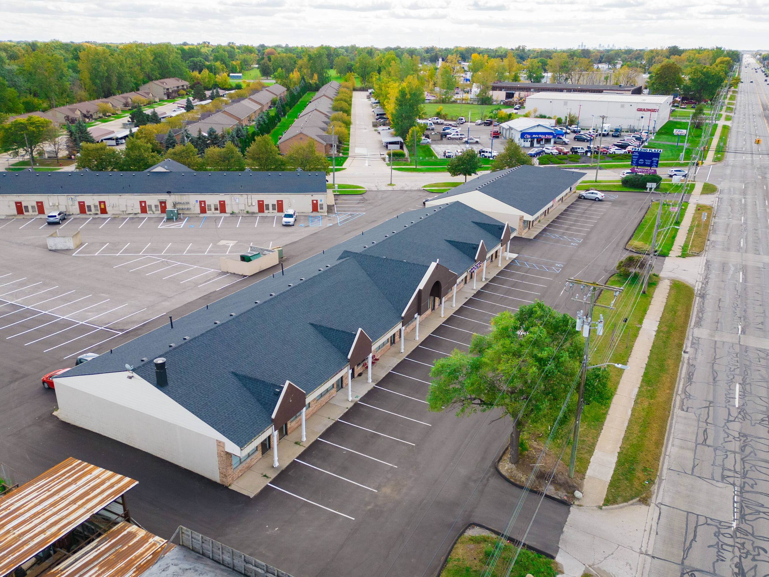 1455514647 Frazho Rd & 2601026126 Groesbeck, Warren, MI 48089