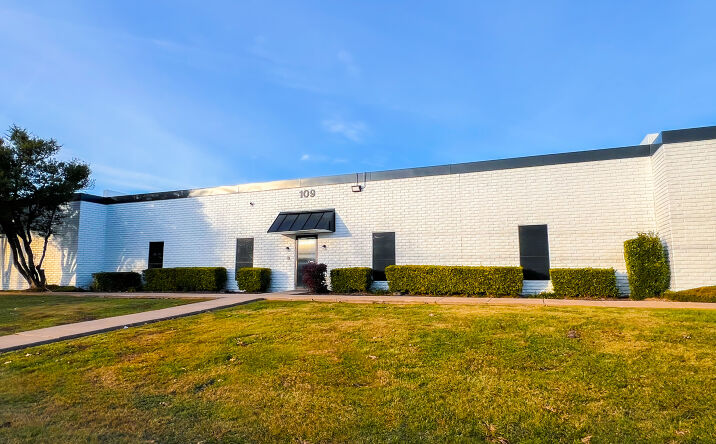 Pictures of Industrial property located at 109 - 333 Kirby Street, Garland, TX 75042 for lease - image #1