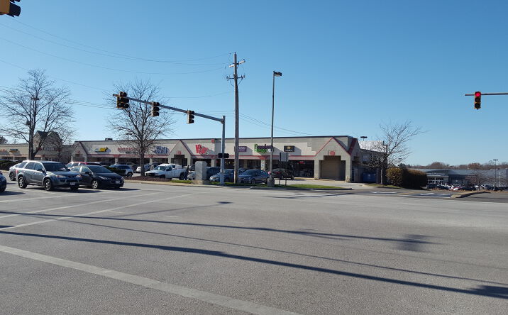 Pictures of Retail property located at 911 Graham Rd, Cuyahoga Falls, OH 44221 for lease - image #1