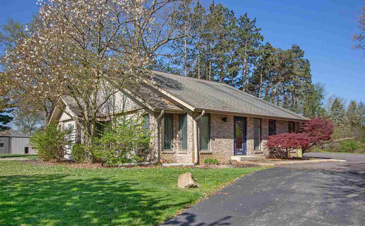 Pictures of Office property located at 2652 Spring Arbor Road, Jackson, MI 49203 for lease - image #1
