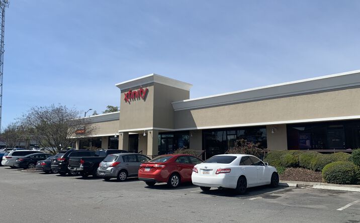 Pictures of Retail property located at 1800 E Victory Dr, Savannah, GA 31404 for lease - image #1