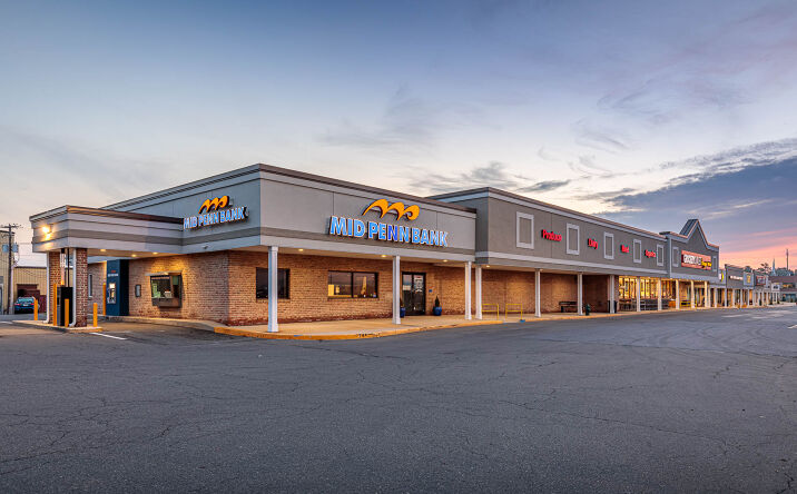 Pictures of Retail, Restaurant property located at 685 W Main St, New Holland, PA 17557 for lease - image #1