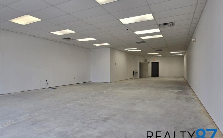 Pictures of Retail, Office property located at 600 Blairs Ferry Rd NE, Cedar Rapids, IA 52402 for lease - image #1
