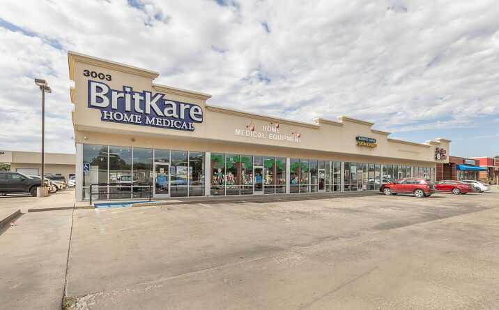 Pictures of Retail property located at 3003 50th St, Lubbock, TX 79413 for lease - image #1