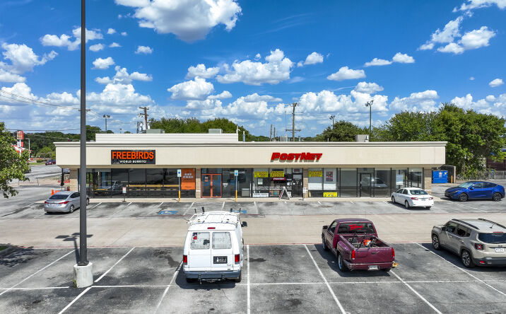Pictures of Retail property located at 1301-1341 W Pipeline Rd, Hurst, TX 76053 for lease - image #1