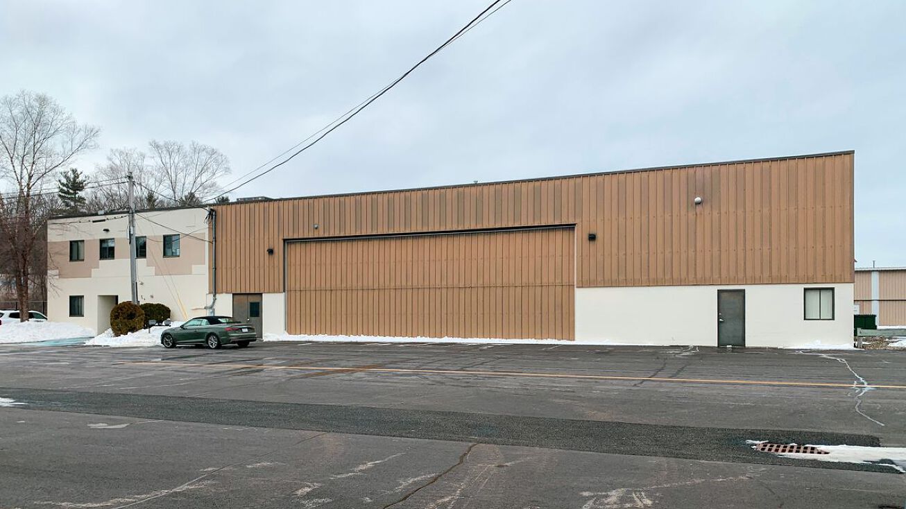 99 Perimeter Rd, Nashua, NH 03063 Retail Space for Lease Hangar