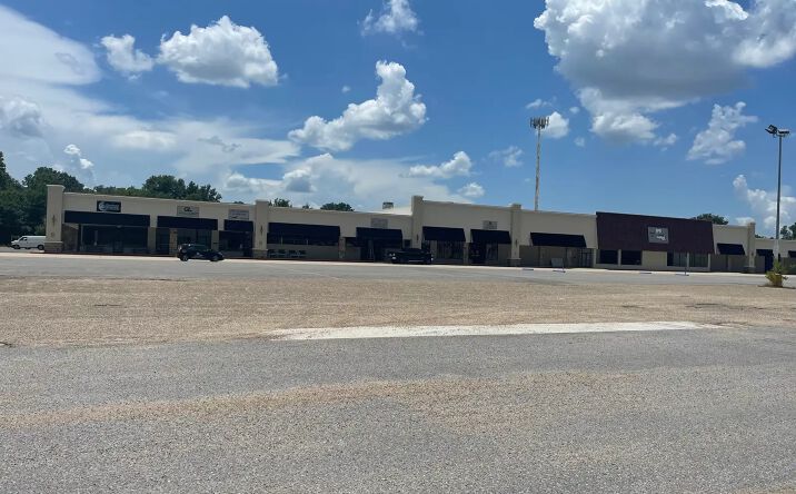 Pictures of Retail property located at 7104 Antioch Rd, Baton Rouge, LA 70817 for lease - image #1