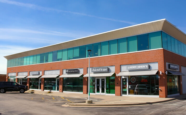 Pictures of Retail property located at 332 Skokie Valley Rd, Highland Park, IL 60035 for lease - image #1