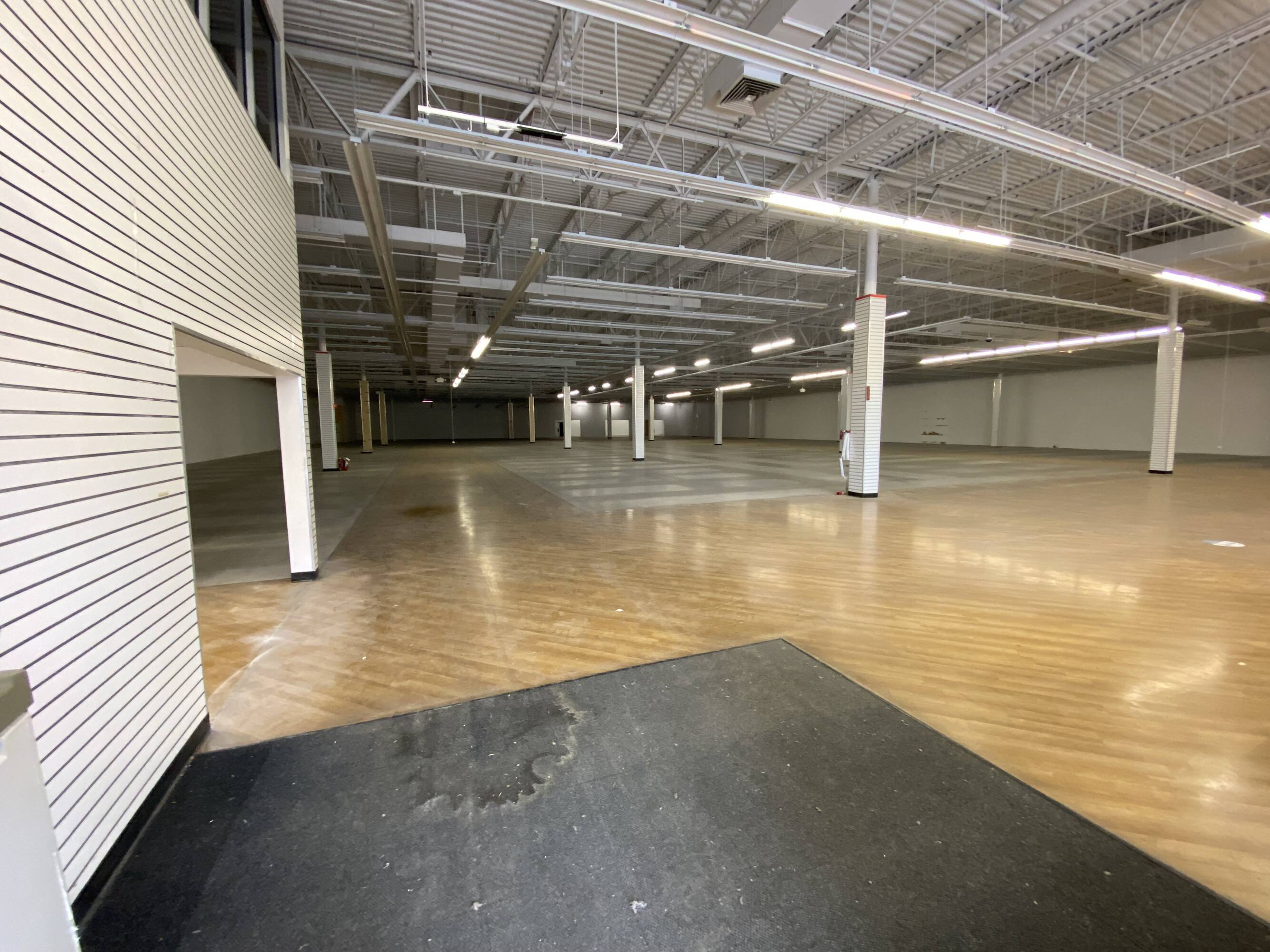 Emagine Canton Ford Road Canton Mi - mwg9ylk