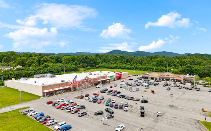 Pictures of Retail property located at 7562 Mountain Grove Dr, Knoxville, TN 37920 for lease - image #1