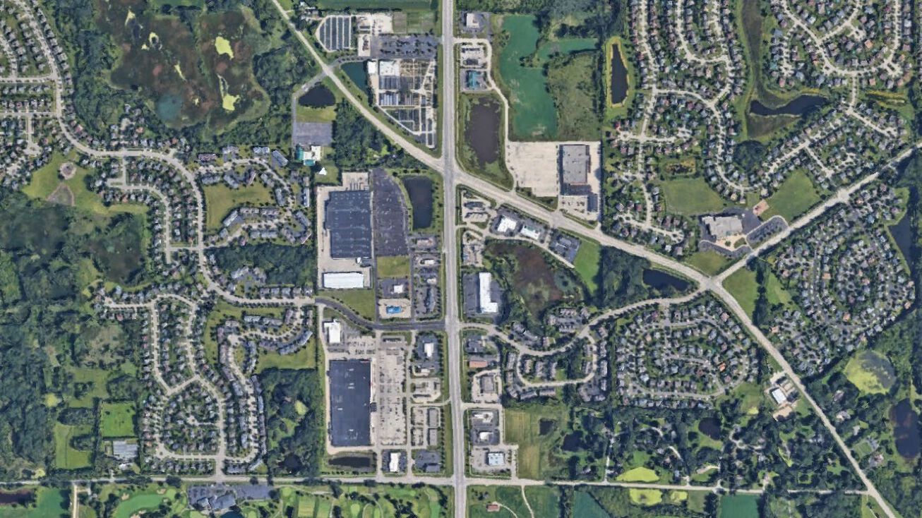 70007014 Huntley Rd, Carpentersville, IL 60110 Retail Space for