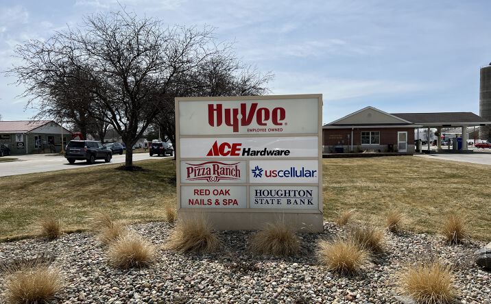 Pictures of Retail property located at 1601 N Broadway St, Red Oak, IA 51566 for sales - image #1