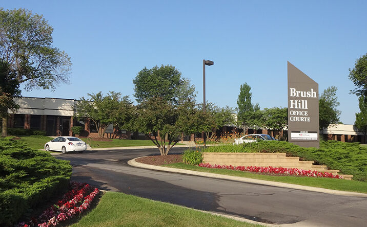 Pictures of Office property located at 740 -770 Pasquinelli Dr, Westmont, IL, USA, Westmont, US 60559 for lease - image #1