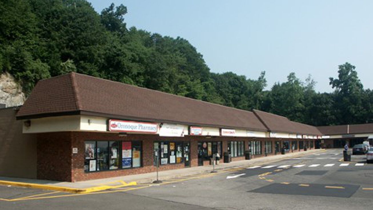 7365 Main St, Stratford, CT 06614 Retail Space for Lease Oronoque