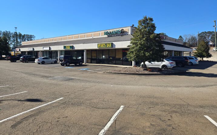 Pictures of Retail property located at 101 Emma Ln, Woodstock, GA 30189 for lease - image #1