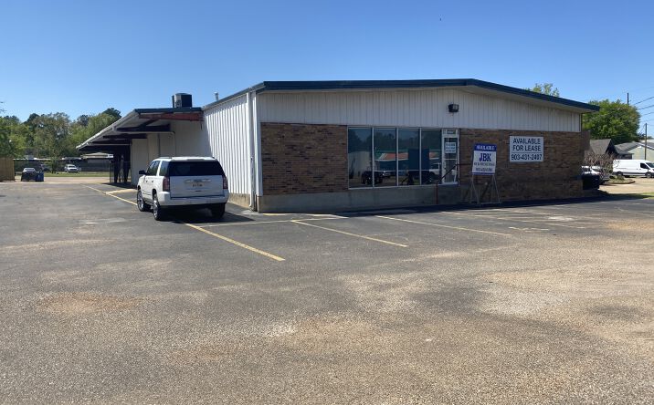 Pictures of Retail property located at 1907 Judson Rd, Longview, TX 75605 for lease - image #1
