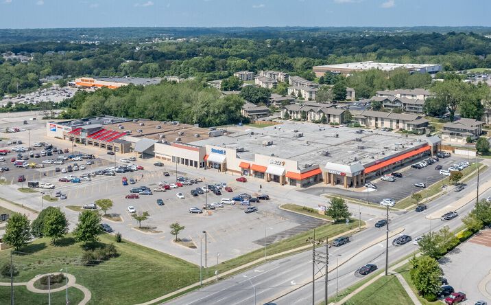 Pictures of Retail property located at N Oak Trafficway and NE Vivion Rd, Kansas City, MO 64118 for lease - image #1