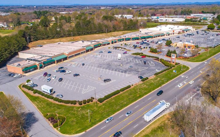 Pictures of Retail, Office property located at 2725 Northwest Blvd, Newton, NC 28658 for lease - image #1