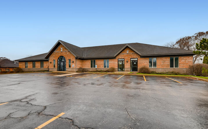 Pictures of Office property located at 338 Memorial Dr, Crystal Lake, IL 60014 for lease - image #1