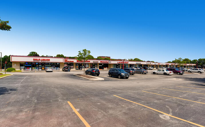 Pictures of Retail property located at 606 E Golf Rd, Arlington Heights, IL 60005 for lease - image #1