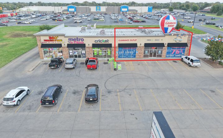 Pictures of Retail property located at 2484 S Broadway, Wichita, KS 67216 for lease - image #1