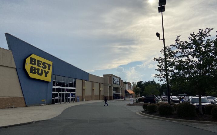 Pictures of Retail property located at 1475 University Dr, Burlington, NC 27215 for lease - image #1