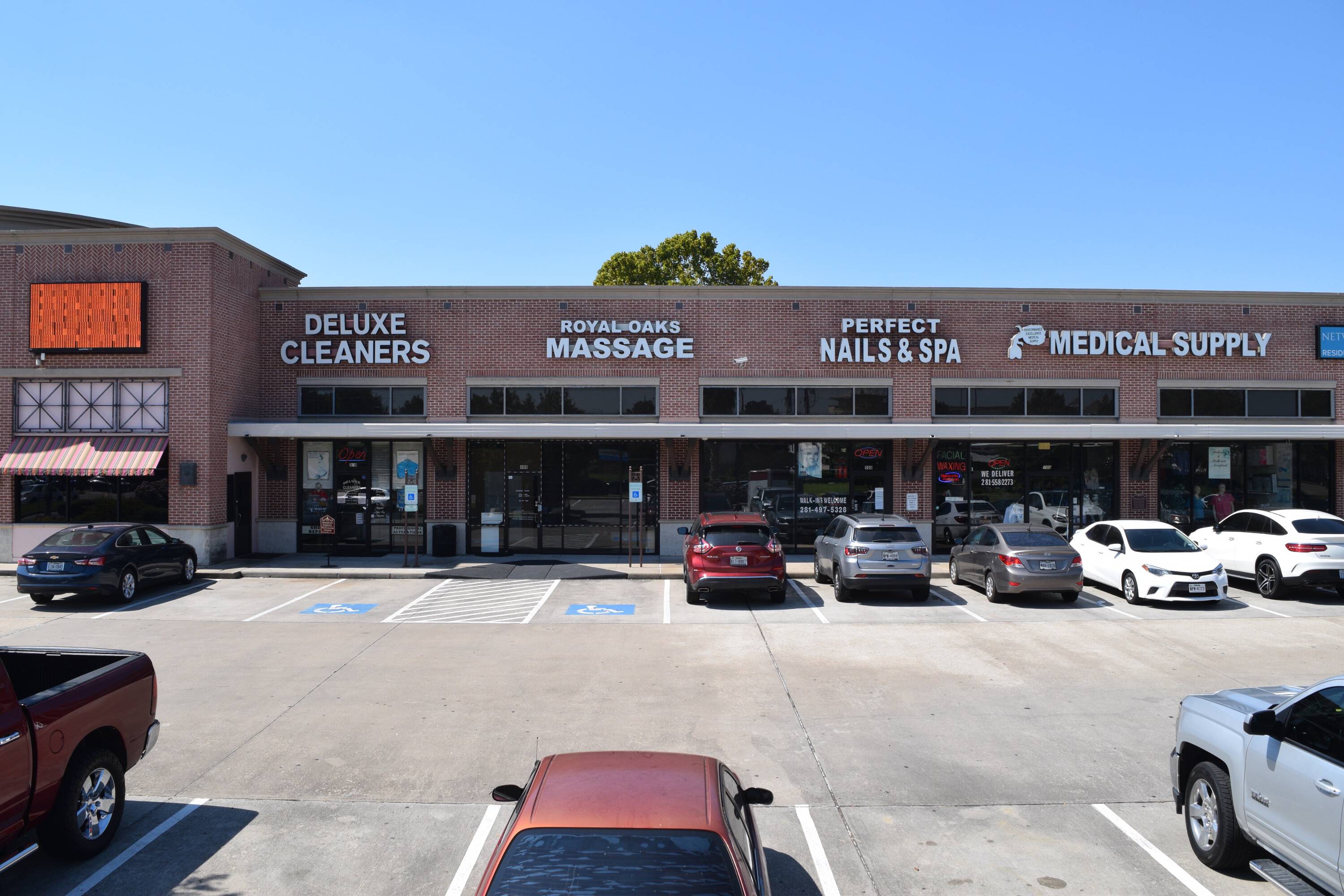 The Plazas at Royal Oaks