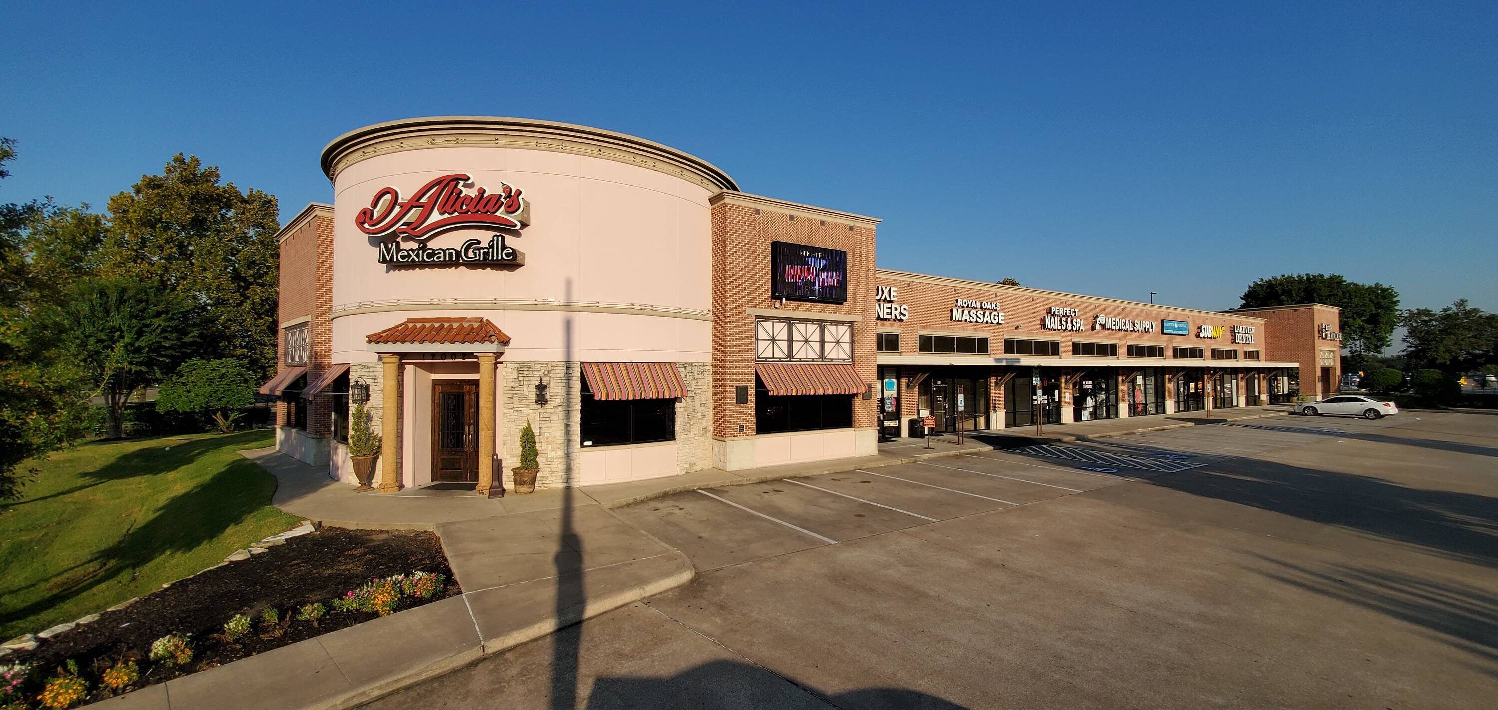 The Plazas at Royal Oaks