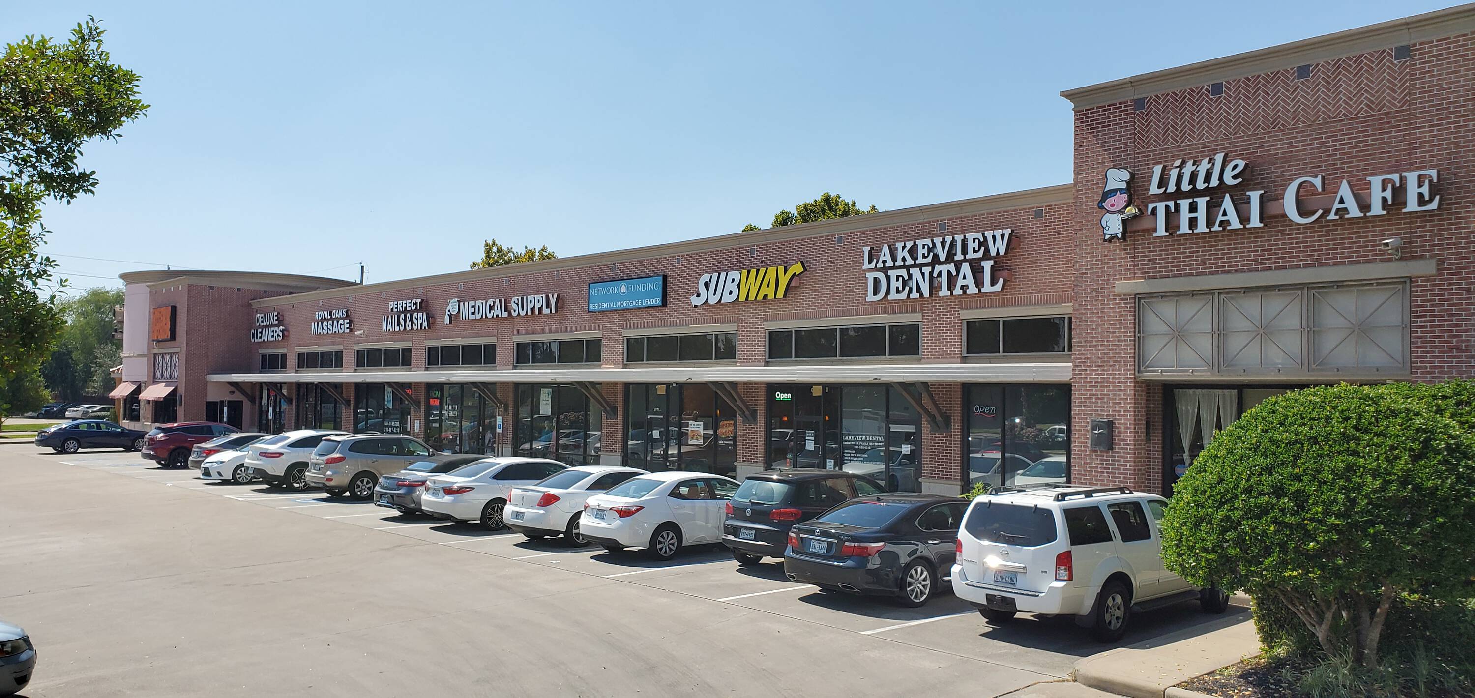 The Plazas at Royal Oaks