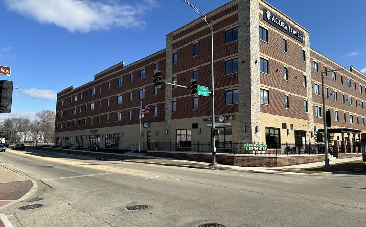 Pictures of Retail, Office property located at 228 N 4th St, DeKalb, IL 60115 for lease - image #1