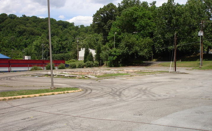 Pictures of Land property located at 2904 Chapman Hwy, Knoxville, TN 37920 for lease - image #1