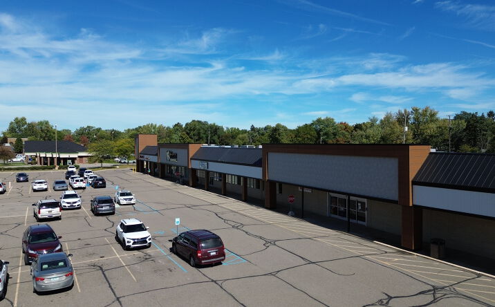 Pictures of Retail, Office, Restaurant property located at 837 S State Rd, Davison, MI 48423 for lease - image #1