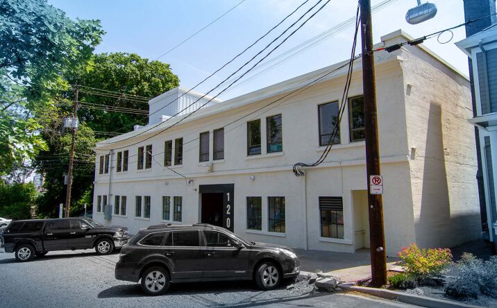 Pictures of Office property located at 3207 SW 1st Ave, Portland, OR 97239 for lease - image #1