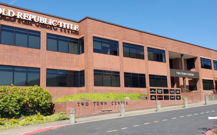 Pictures of Office property located at 10135 SE Sunnyside Rd, Clackamas, OR 97015 for lease - image #1