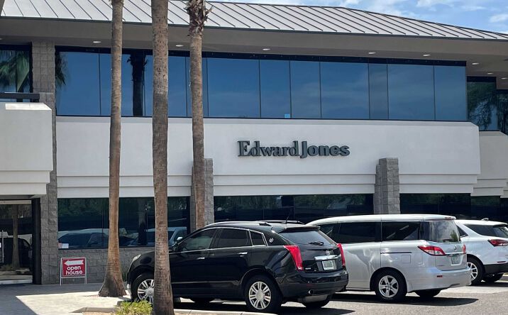 Pictures of Office property located at 7111-7121 W Bell Rd, Glendale, AZ 85308 for lease - image #1