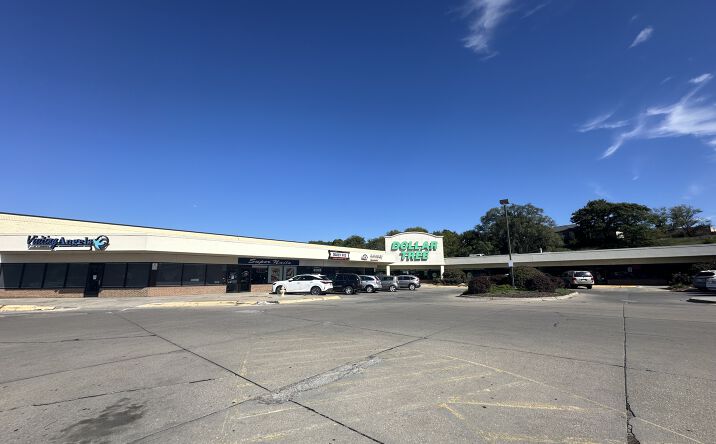 Pictures of Retail property located at 701 Galvin Rd S, Bellevue, NE 68005 for lease - image #1