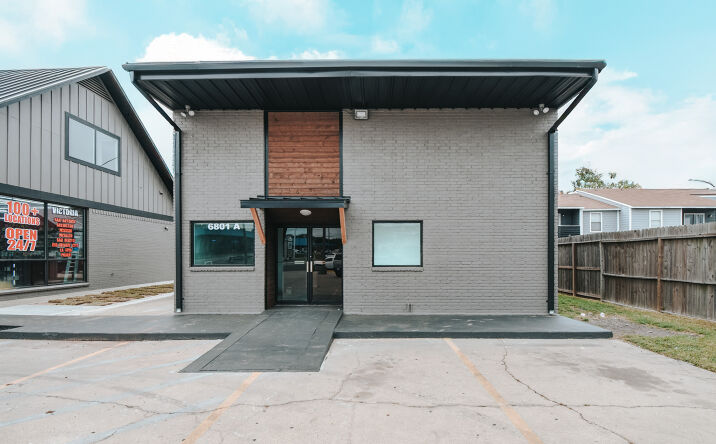 Pictures of Retail, Office property located at 6801 N Navarro St, Victoria, TX 77904 for lease - image #1