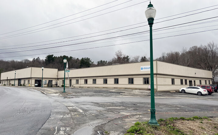 Pictures of Retail, Office property located at 405 Water St, Gardiner, ME 04345 for lease - image #1