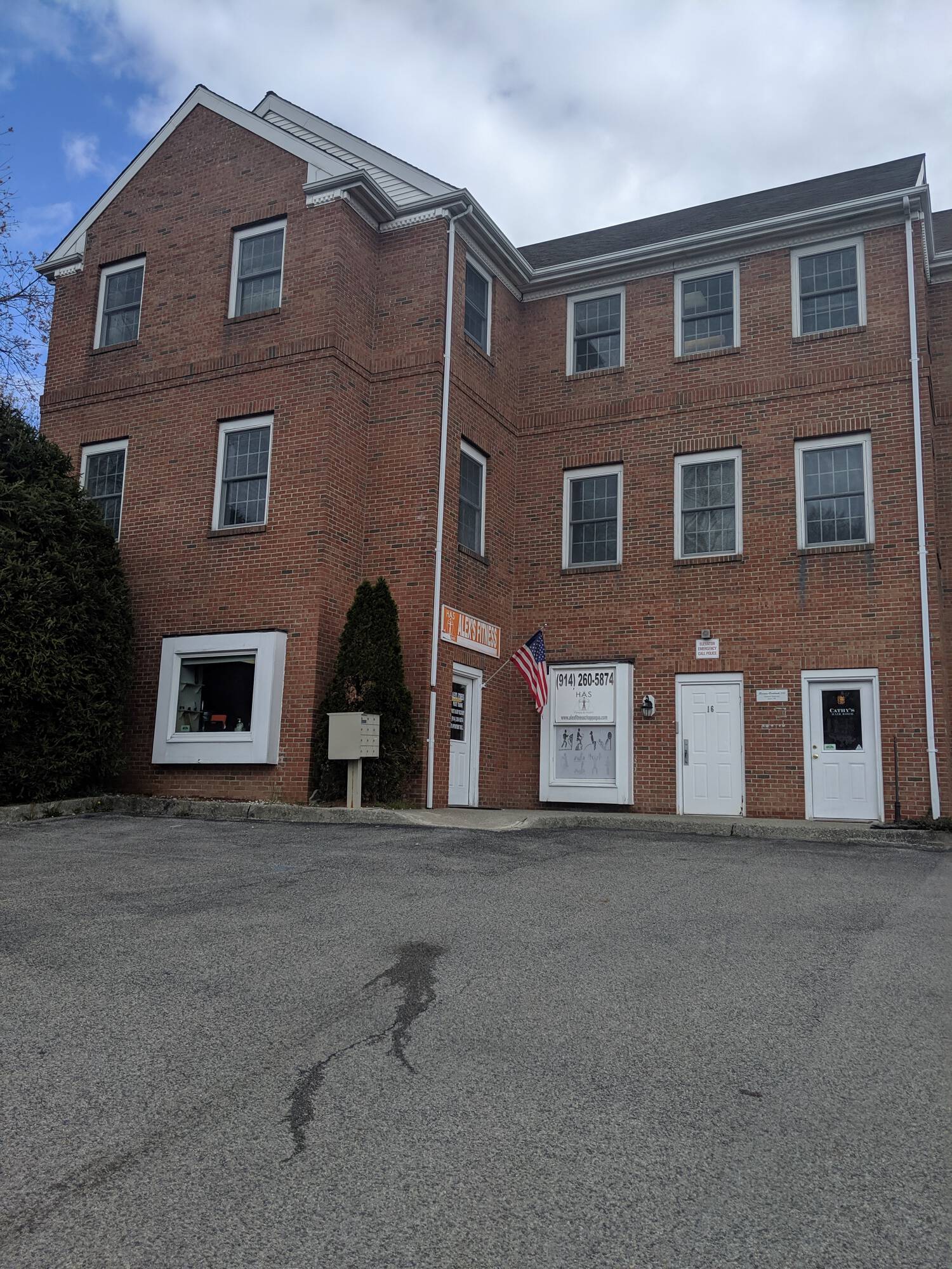 16 S Bedford Rd, Chappaqua, NY 10514