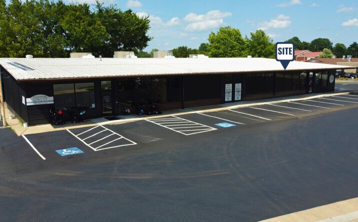 Pictures of Retail property located at 1010 E Rolling Hills Dr, Fayetteville, AR 72703 for lease - image #1
