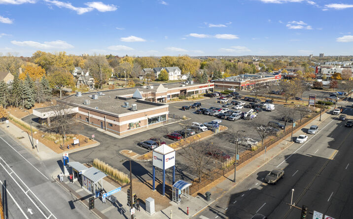 Pictures of Retail property located at 1000 W Broadway, Minneapolis, MN 55411 for lease - image #1