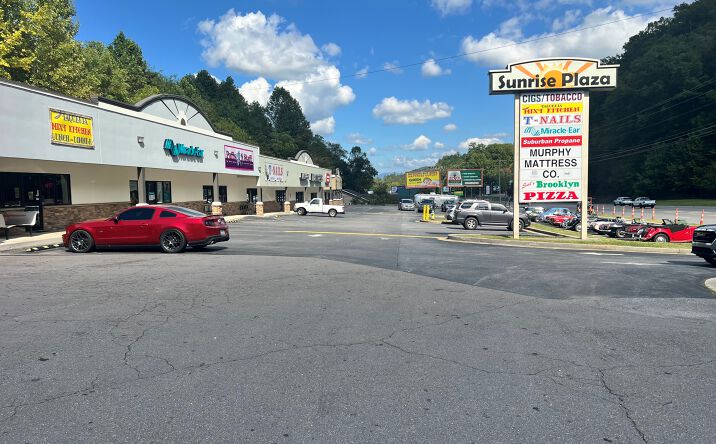 Pictures of Retail, Office, Restaurant property located at 1142 US-64, Murphy, NC 28906 for lease - image #1
