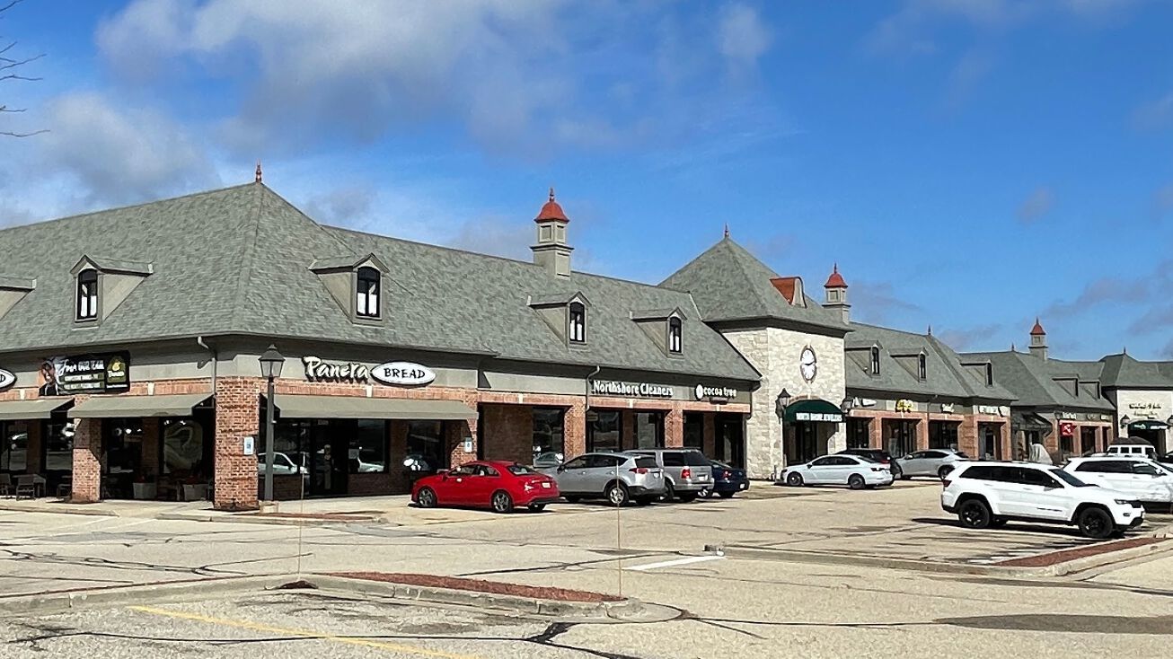 13001412 W Mequon Rd, Mequon, WI 53092 Retail Space for Lease