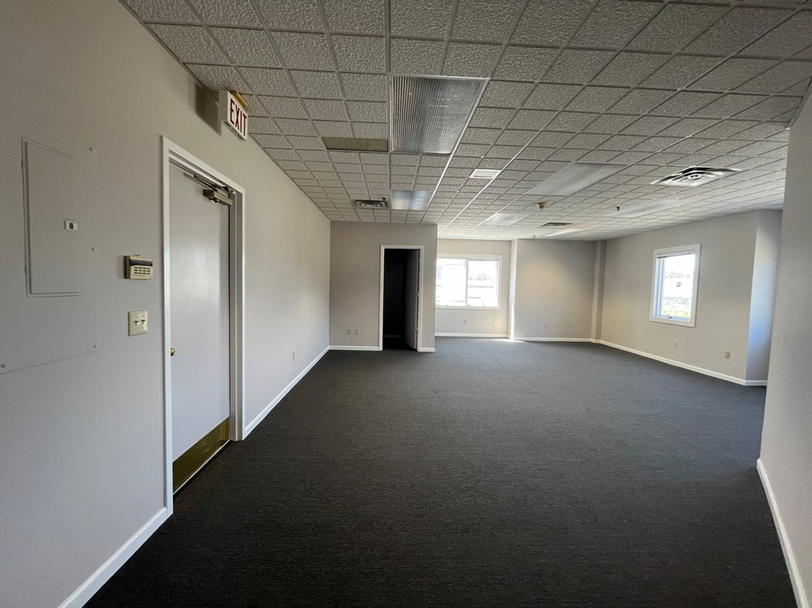 98 Mill Plain Rd, Danbury, CT 06811