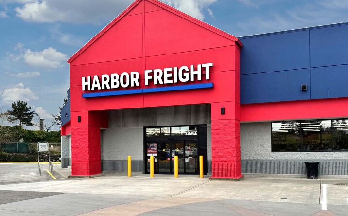 Pictures of Retail property located at 23313 pacific highway south, des moines, Des Moines, WA 98032 for lease - image #1