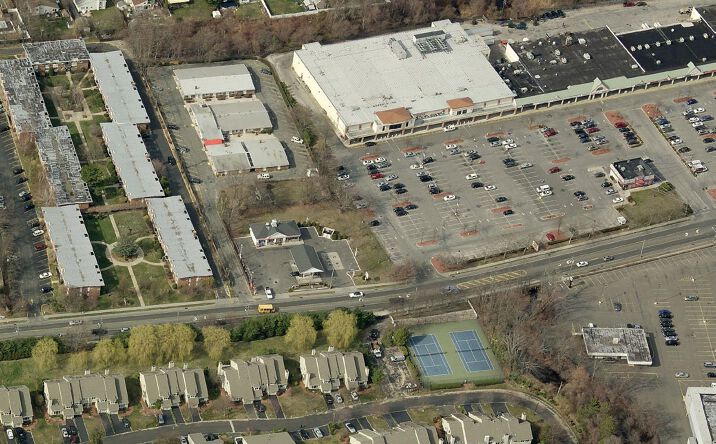 Pictures of Retail property located at 515 Montauk Hwy, Bay Shore, NY 11706 for lease - image #1